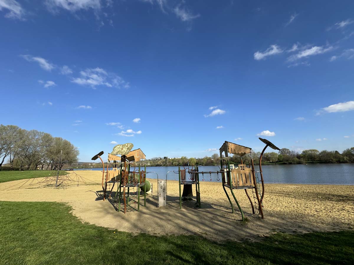 camping au bord de la base de loisir idéal pour les pecheurs